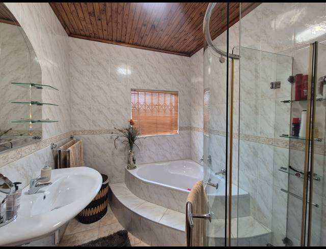 4 BEDROOM HOUSE FOR SALE IN VANDERBIJLPARK SE 3